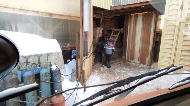 Работа на ломовозе. Погрузка через кабину. смотреть онлайн