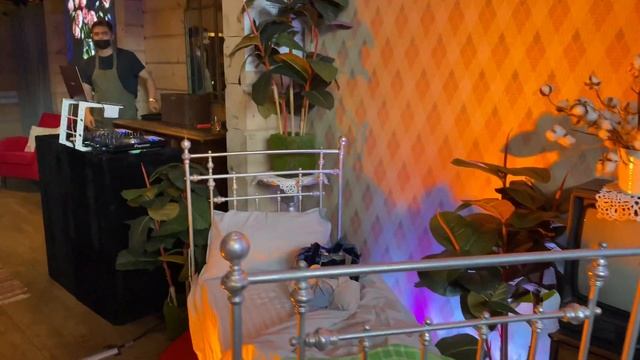 Карлсон играет на пианино «Чунга-Чанга» на детском Празднике/Karlson Plays On Piano Chunga-Changa