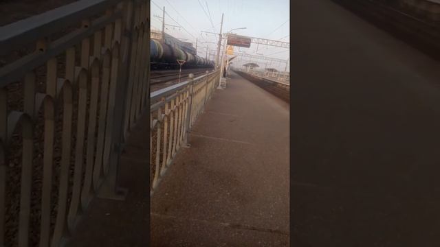 "наливной" 2ТЭ116 и "Сборная солянка" 2ТЭ25КМ вместе с ЭТ2М на испытаниях смотреть онлайн