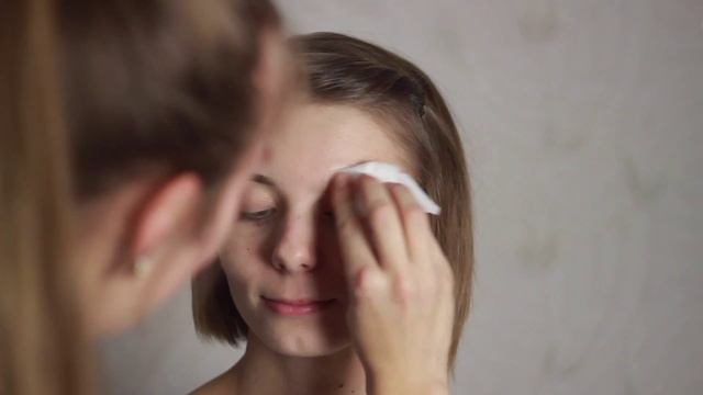 Коррекция и окрашивание бровей || Correction and colouring eyebrows смотреть онлайн