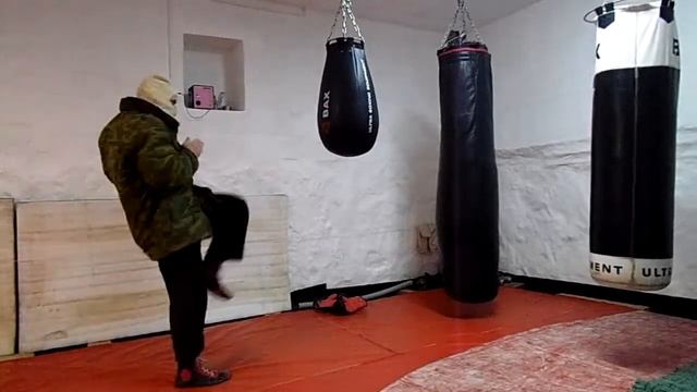Ниндзя-тренировка))) Удары в маске, для усиления дыхания смотреть онлайн