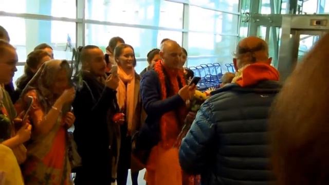 Океан милости Е. С. Инрадьюмна Свами Махараджа смотреть онлайн