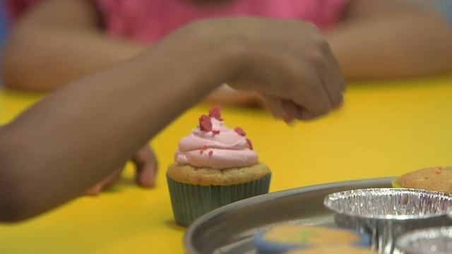 إخبزي بالخير مع مولينكس وحكاية الفرن смотреть онлайн