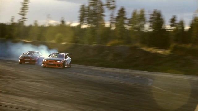 Toyota Supra 2JZ 650HP VS Soarer LS V8 смотреть онлайн