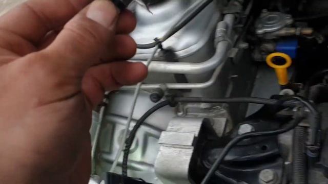 Замена ламп накаливания ближнего, дальнего света на Renault Logan MCV 1.6 первого поколения смотреть онлайн