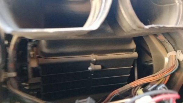 Daewoo Matiz снимаем блок управления печкой 
део матиз