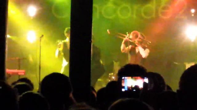 Tambourine guy. PMJ Brighton смотреть онлайн