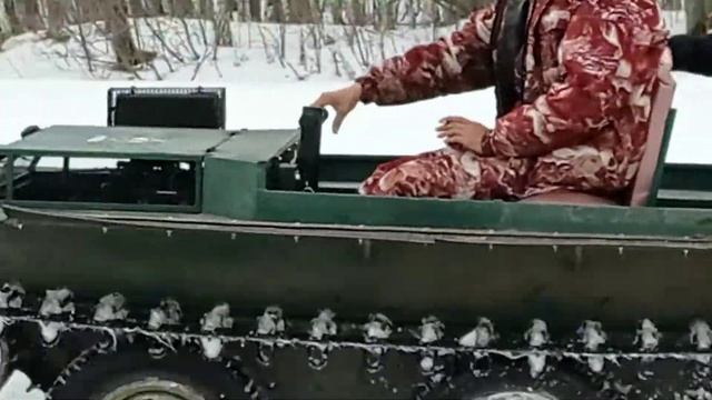 проверка вездехода перед рыбалкой по снегу смотреть онлайн