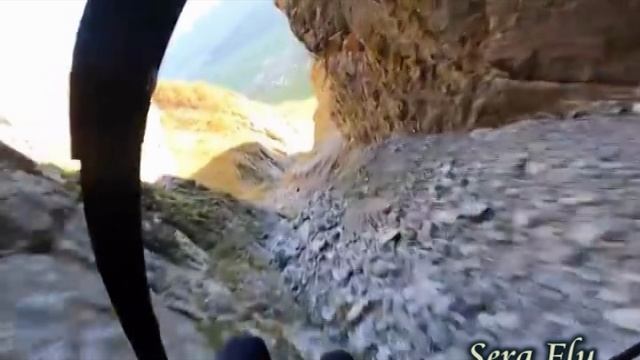 Спидглайд - скоростной спуск с крылом малой площади. Скорость достигает 350 км.ч