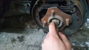 Nissan Tiida 4 WD.  Замена заднего ступичного подшипника.