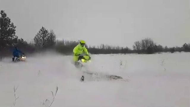 Ugra_riders. Прохватили с Серегой.Arctic cat M8 , Ski-doo summit смотреть онлайн