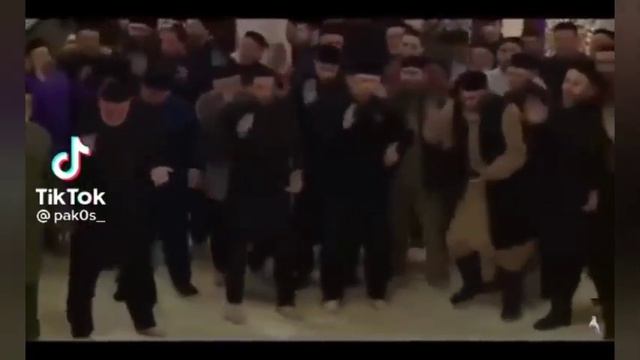 А мы бросаем скуке вызов Мемы из Тик-Тока смотреть онлайн