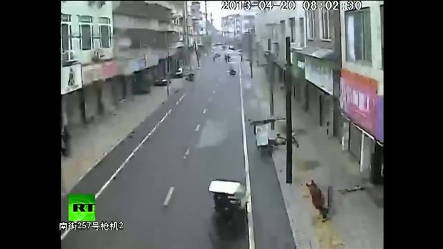 Запись камер видеонаблюдения  землетрясение в Китае 20 апреля