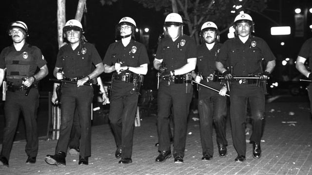 Why Police Stereotypically Wear Blue смотреть онлайн