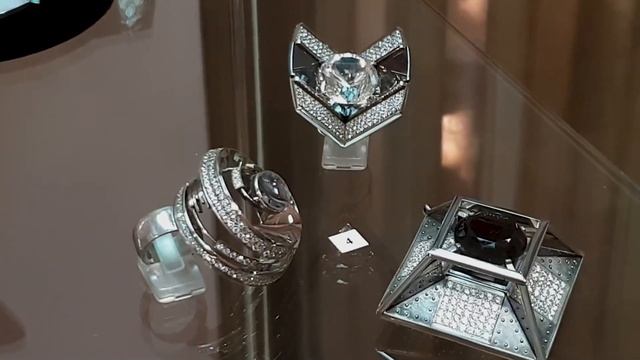 Изумительные экспонаты МУЗЕЯ ИСТОРИИ КАМНЕРЕЗНОГО И ЮВЕЛИРНОГО ИСКУССТВА. Екатеринбург. Июль 2021 г смотреть онлайн