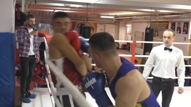 "Ударник" рискует своим лучшим средневесом! смотреть онлайн