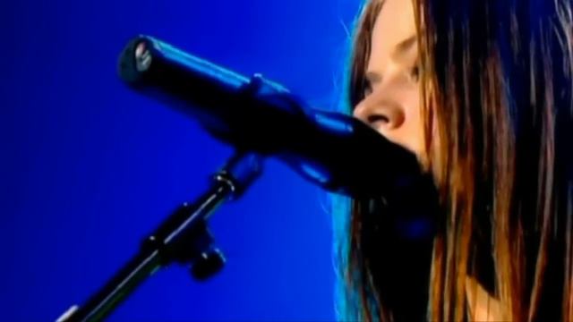 Avril Lavigne - Tomorrow [Live Dublin 2003] (Dedicating the performnce to her Grandpa) #HD смотреть онлайн