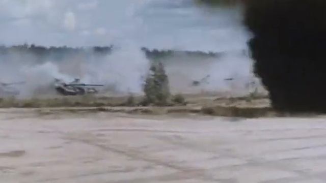 Строгая мужская жизнь - Танковая атака на учениях смотреть онлайн