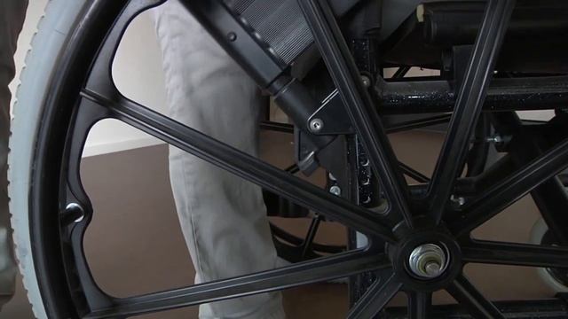 Onderdelen en instructie van de (uitleen)rolstoel смотреть онлайн