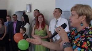 Фееричное появление молодожёнов в кафе на свадебном вечере