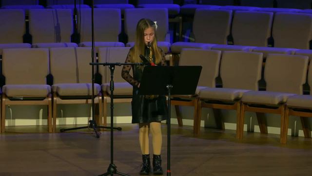 Joy to the world - соло на саксофоне исполняет Анжелика Солянко и Лавиния Чобану смотреть онлайн