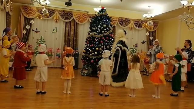 Хоровод для Деда Мороза ст.гр. Коломнадетский сад 15 Светлячок