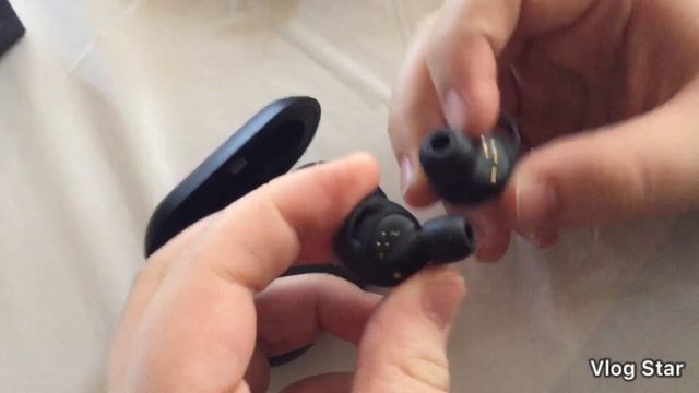 Air pods VS. Gear Iconx/review and unboxing смотреть онлайн