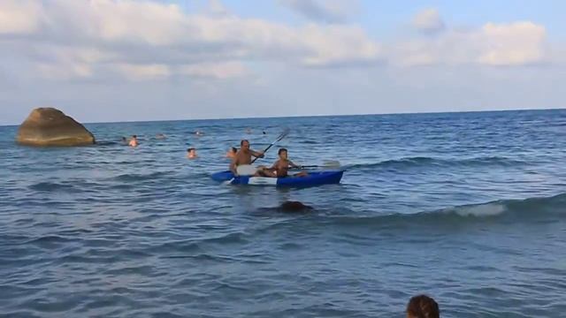 Плаваем на матрасе 02.04.2016 (Самуи) смотреть онлайн