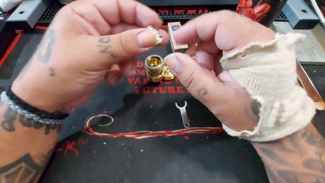 GeekVape Aegis Legend 2 {Pink Gold} смотреть онлайн