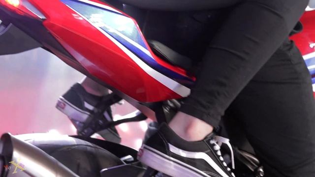 Honda CBR1000RR-R FireBlade 2020 - Đỏ Xanh Trắng - Walkaround смотреть онлайн