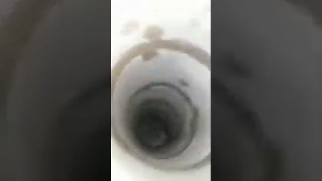 Поиск воды на участке для колодца. Смотрите как прибывает вода! смотреть онлайн