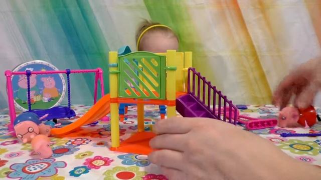 Игровая площадка Свинка Пеппа Счастливая семья Отдых и другие истории Playing field Peppa Pig Happy смотреть онлайн