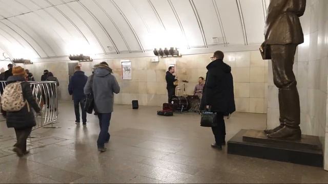 Москва - Саксофон в Метро - Палец Горького )) смотреть онлайн
