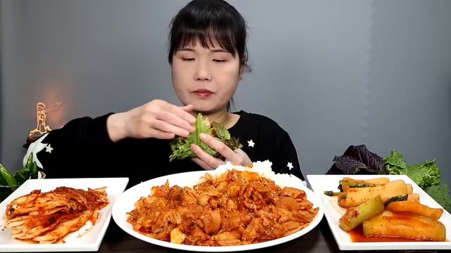 맛있는먹방♡ 제육볶음, 조선호텔 포기김치, 총각김치, 석박지, 제육덮밥, 먹방. Spicy, kimchi, stir-fried spicy pork, mukbang. ASMR. смотреть онлайн
