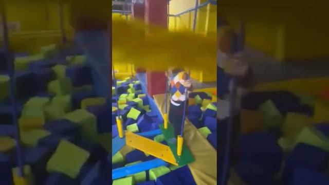 сыночек с крестной мамой в игровой комнате #дети #игроваякомната #тц #playroom смотреть онлайн