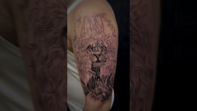? Татуировка Лев, горы, облака, в процессе. ? Lion tattoo process. смотреть онлайн