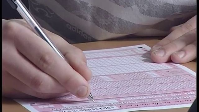 В Ярославской области за пользование мобильным телефоном удалили с экзамена троих девятиклассников смотреть онлайн