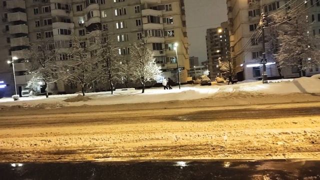 поездка и прогулка со мной от дома до восточного вокзала и встрече гостьи и серверной Венеции. смотреть онлайн