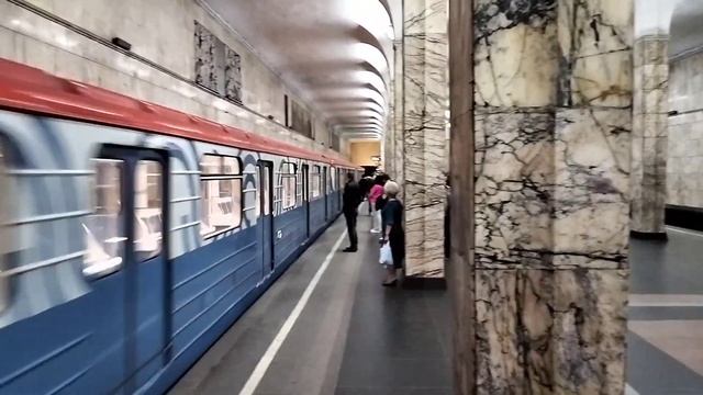 Замоскворецкая линия Московского метро смотреть онлайн