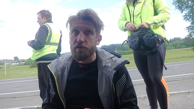 Фильм - Пыль клубится по дороге смотреть онлайн