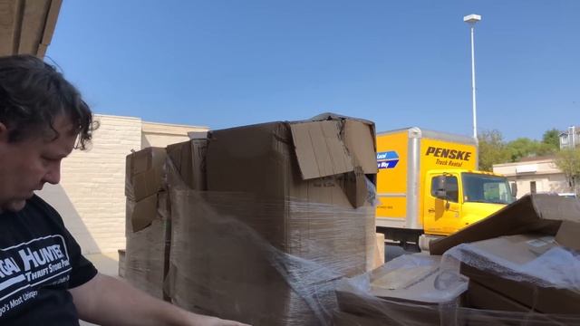 WE SPEND $3100 ON BRAND NEW MERCHANDISE PALLETS STORAGE WARS AUCTIONS смотреть онлайн