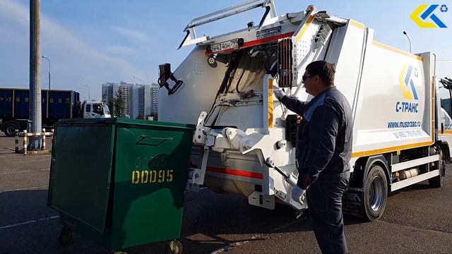 Мусоровоз для вывоза контейнеров 0,8 и 1,1 куб/м в Москве смотреть онлайн