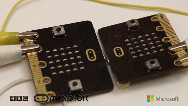 BBC micro:bit - 2 player pong setup смотреть онлайн