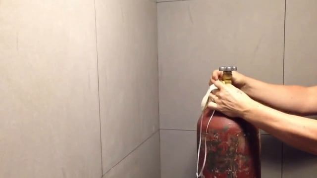 Как надуть воздушный шарик гелием. / Inflate the balloons with helium. смотреть онлайн