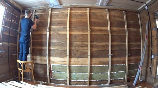 НАКОНЕЦ-ТО НАЧАЛ ВЫРАВНИВАНИЕ СТЕН ГИПСОКАРТОНОМ ремонт в старом деревянном доме смотреть онлайн