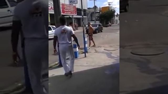 Briga de Capoeira e lutador sabe Deus de quê, vergonha ao esporte смотреть онлайн