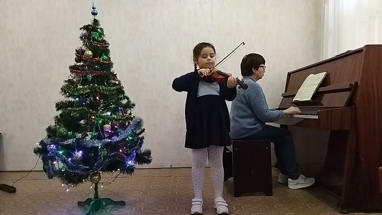 Кирилова Амира. "Как под горкой, под горой" Русская народная песня Обработка Н. Баклановой смотреть онлайн