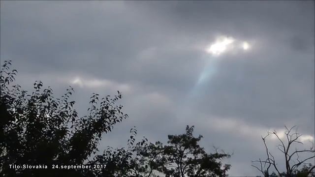 Ремонт купола над нашей землей заснято очевидцем в Словакии. Жесть! смотреть онлайн