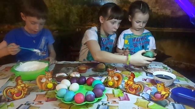 Cooking: Украшаем кексы-пасхи смотреть онлайн