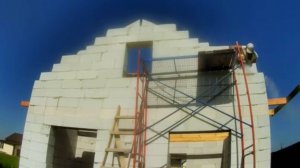 50 квадратов счастья: потолок и фронтоны...